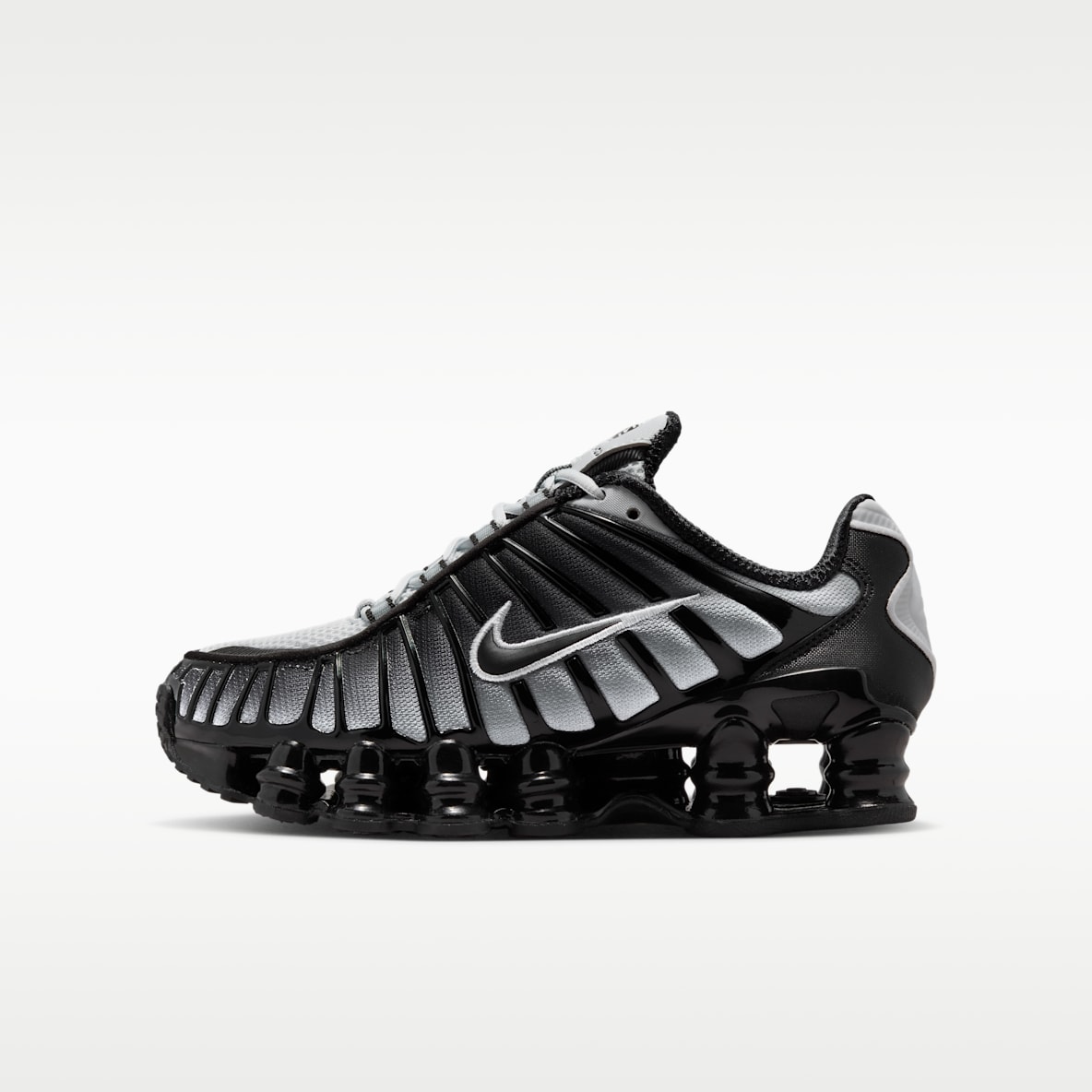 NIKE公式】 ブラック Nike Shox シューズ【ナイキ公式通販】